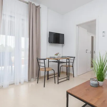 Gorgeous Home In Peroj With Wifi 佩罗杰
