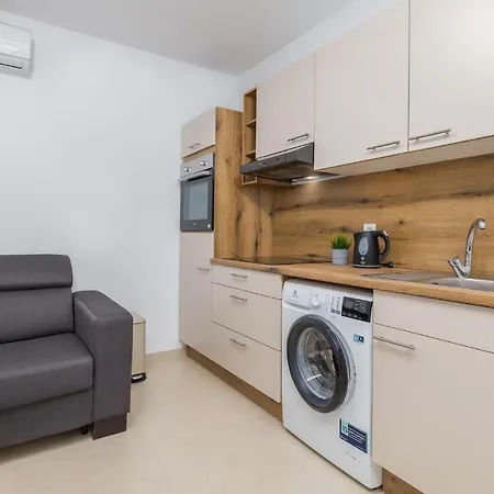 度假居 Gorgeous Home In Peroj With Wifi *